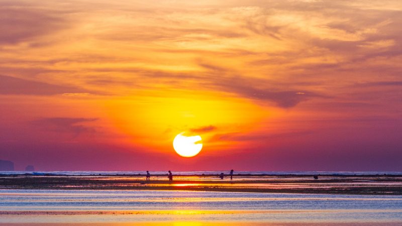 Retreat options providing sunset on Sanur Beach, Bali